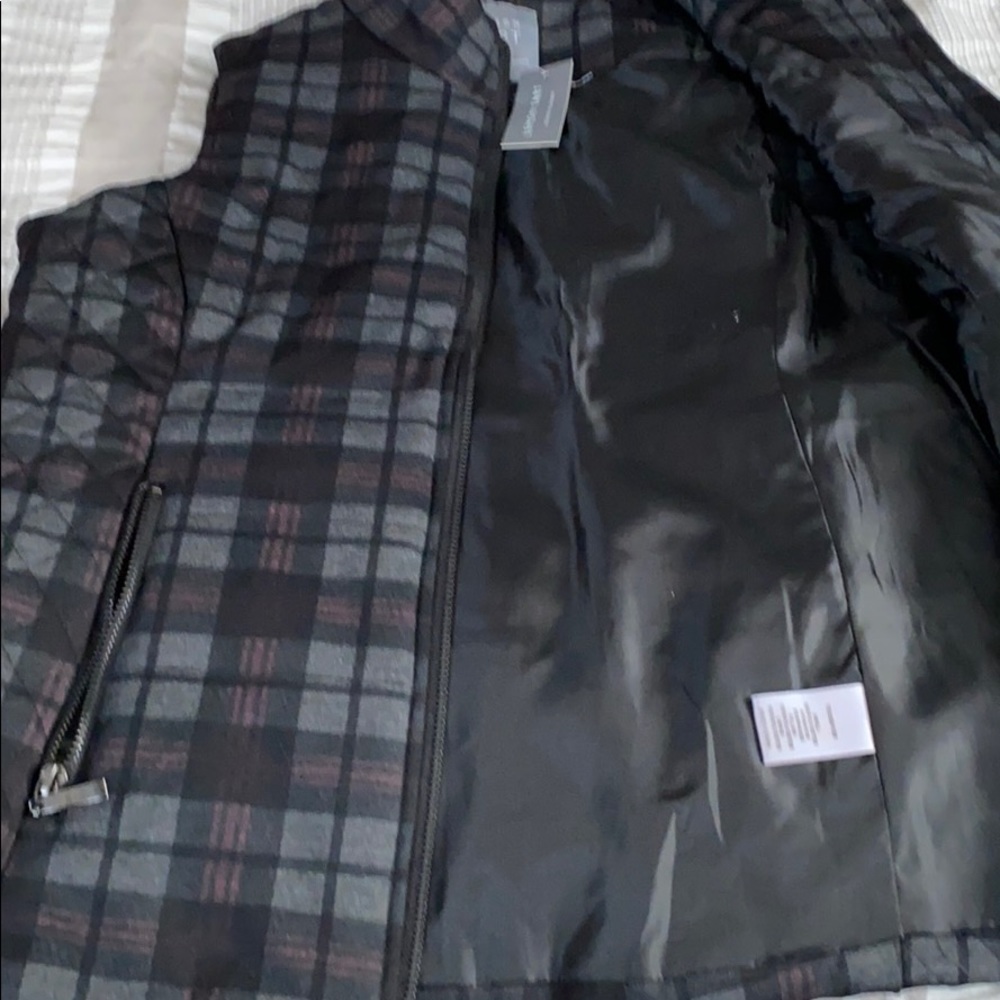 Vest - Picture 3 of 6